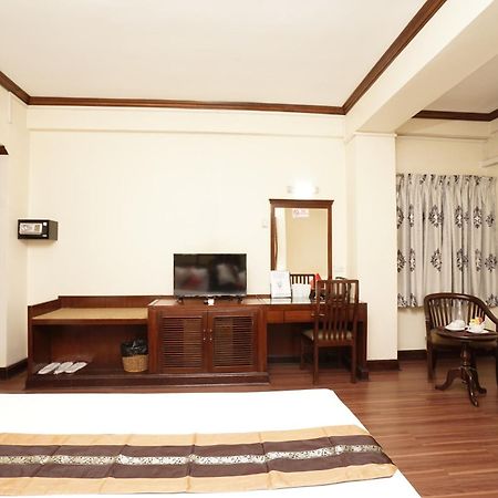 Grand Business Inn Bangkok Extérieur photo