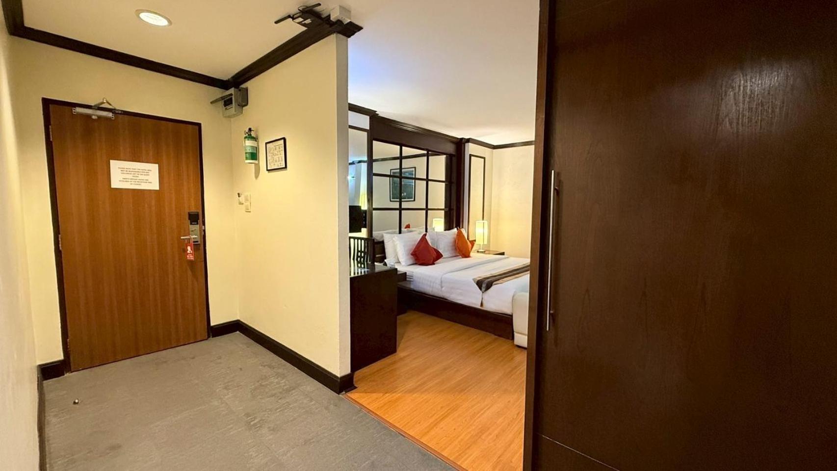 Grand Business Inn Bangkok Extérieur photo