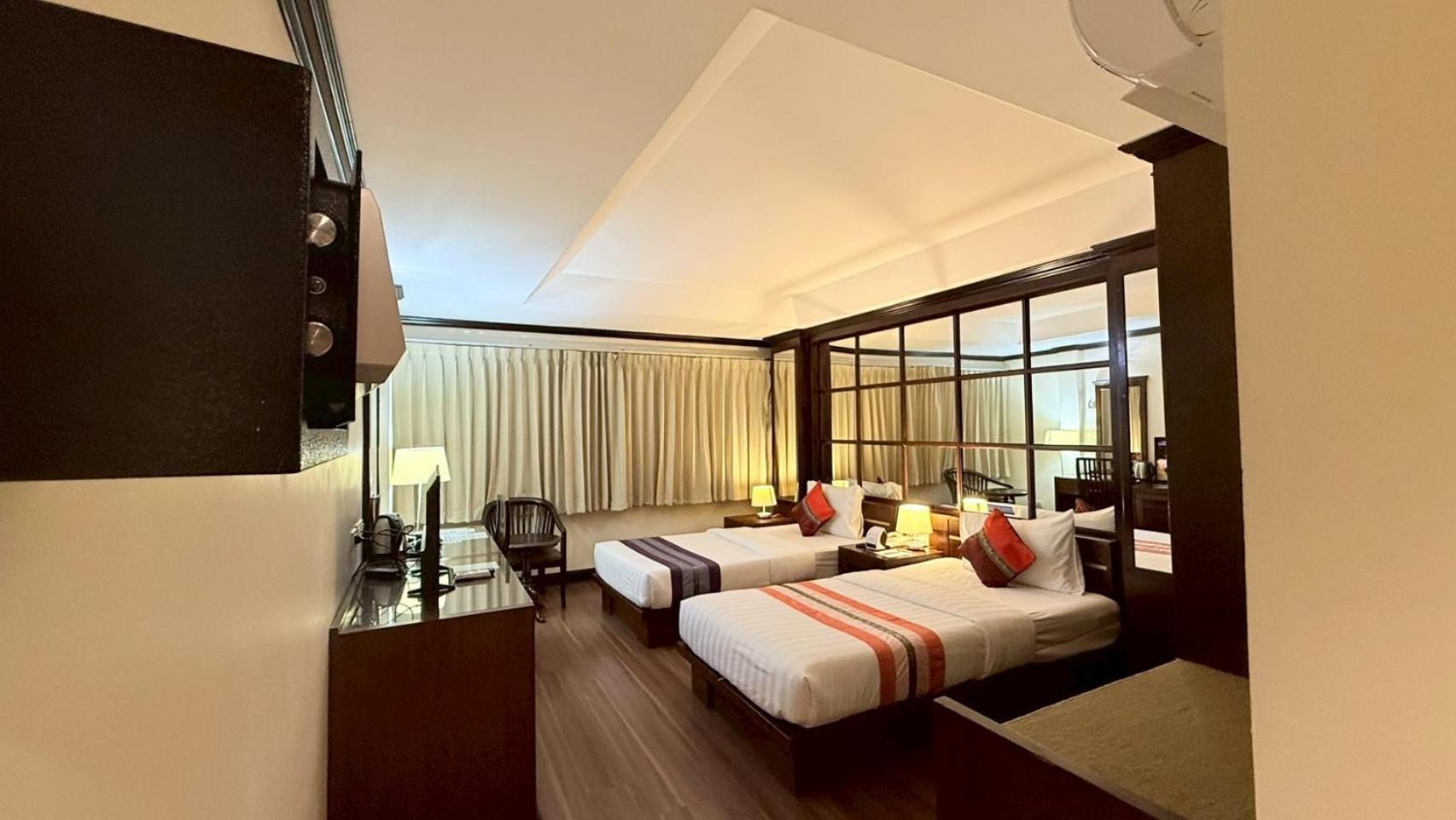 Grand Business Inn Bangkok Extérieur photo