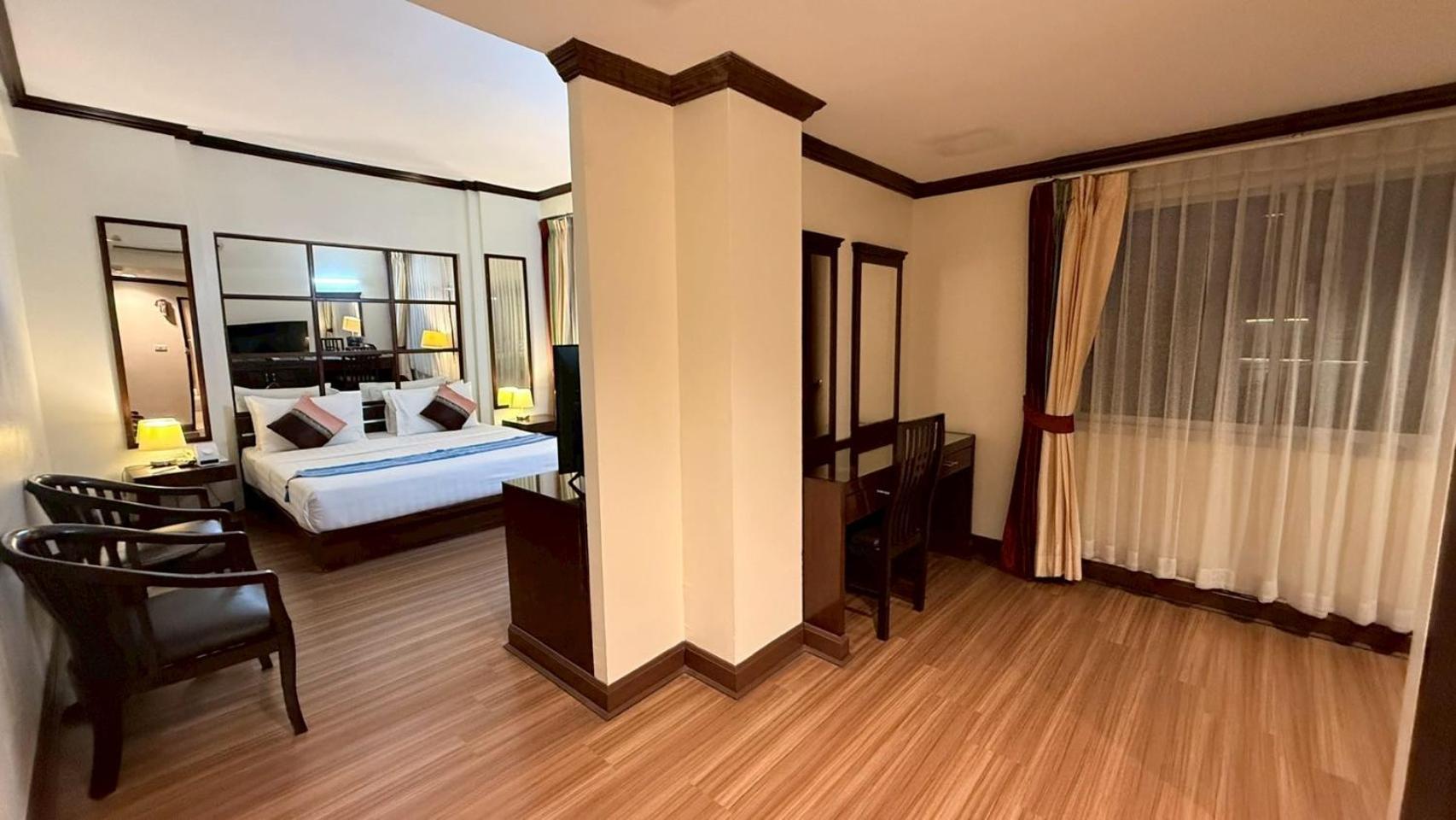 Grand Business Inn Bangkok Extérieur photo