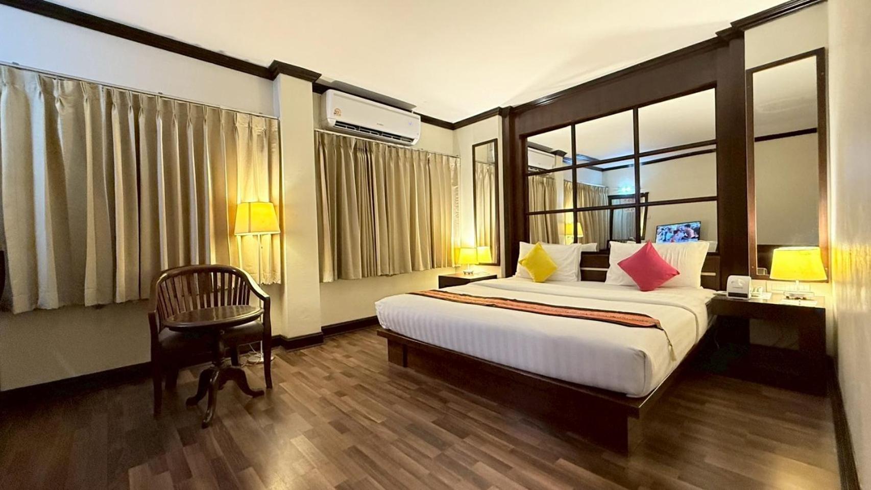 Grand Business Inn Bangkok Extérieur photo