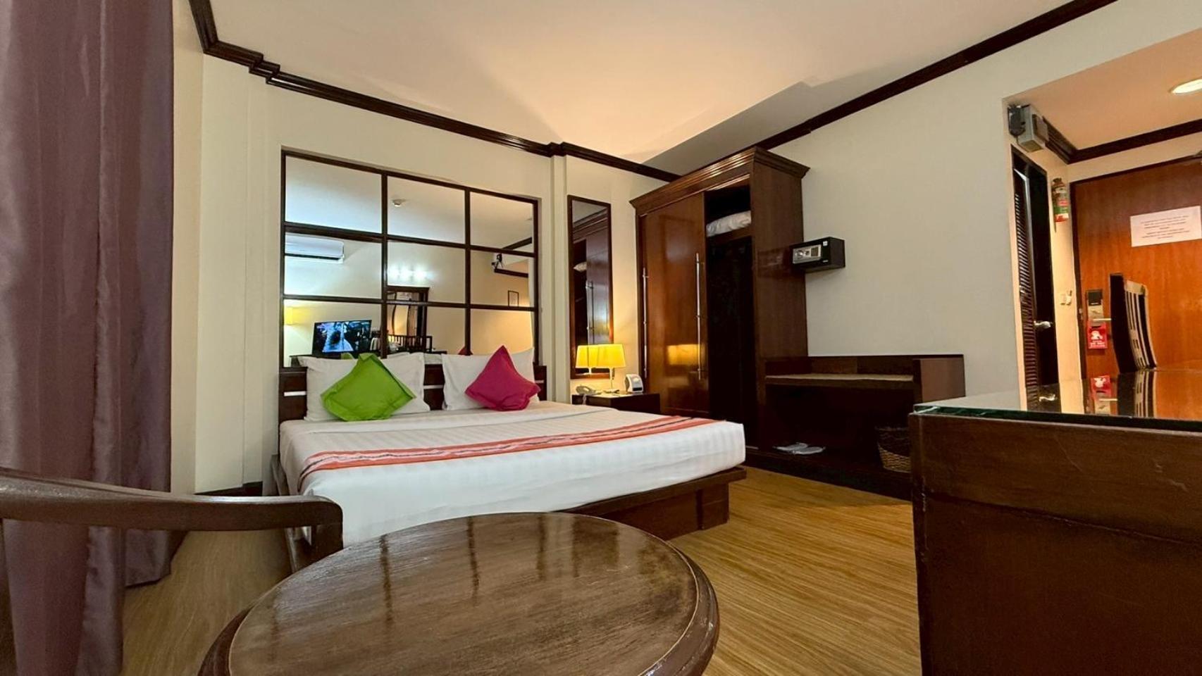 Grand Business Inn Bangkok Extérieur photo